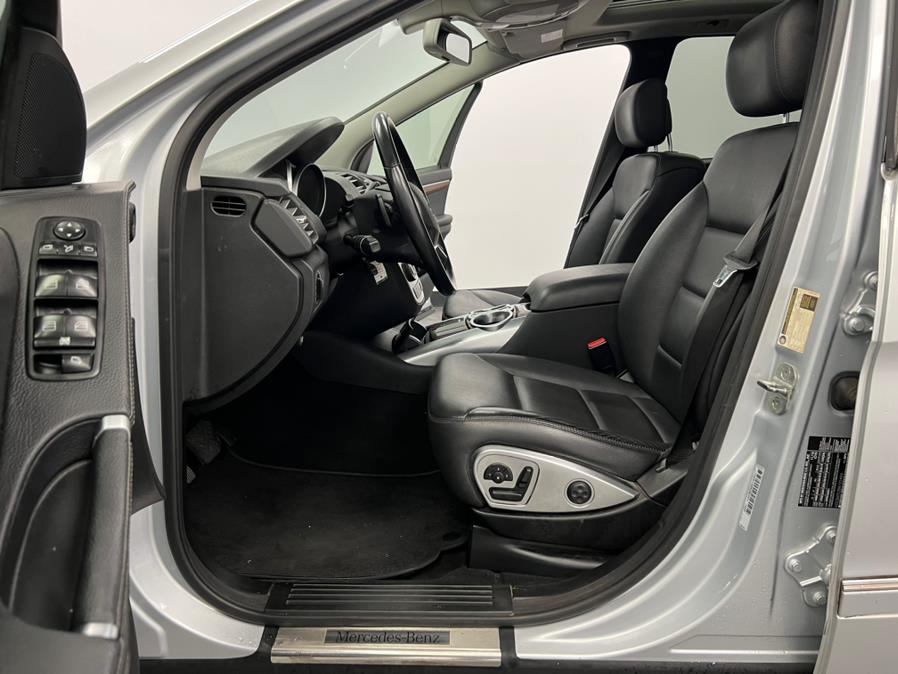 2011 Mercedes-Benz R-Class 4MATIC 4dr R350, available for sale in Elizabeth, New Jersey | M Auto Group. Elizabeth, New Jersey 2011 Mercedes-Benz R-Class 4MATIC 4dr R350, available for sale in Elizabeth, New Jersey | M Auto Group. Elizabeth, New Jersey