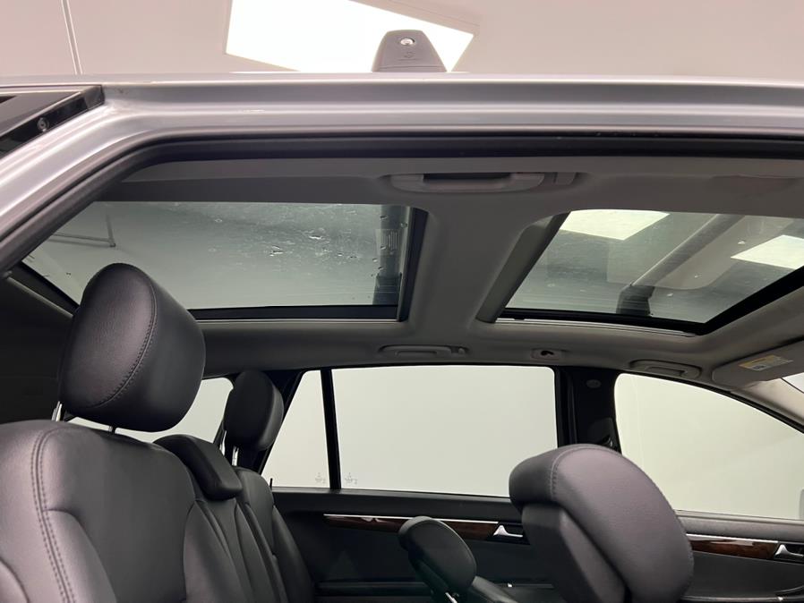 2011 Mercedes-Benz R-Class 4MATIC 4dr R350, available for sale in Elizabeth, New Jersey | M Auto Group. Elizabeth, New Jersey 2011 Mercedes-Benz R-Class 4MATIC 4dr R350, available for sale in Elizabeth, New Jersey | M Auto Group. Elizabeth, New Jersey
