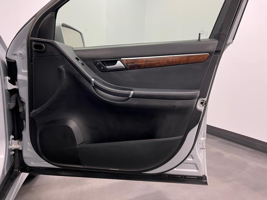 2011 Mercedes-Benz R-Class 4MATIC 4dr R350, available for sale in Elizabeth, New Jersey | M Auto Group. Elizabeth, New Jersey 2011 Mercedes-Benz R-Class 4MATIC 4dr R350, available for sale in Elizabeth, New Jersey | M Auto Group. Elizabeth, New Jersey
