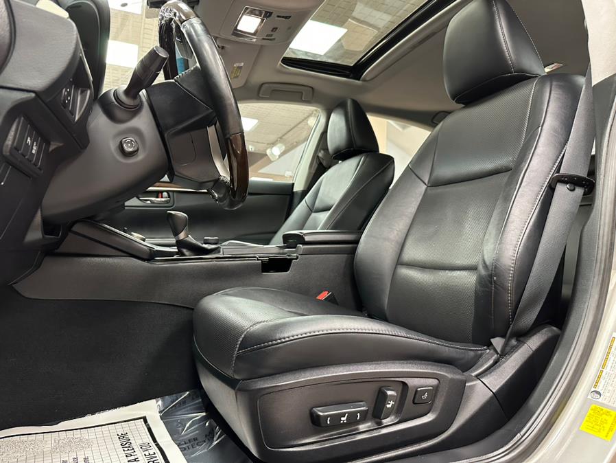 2016 Lexus ES 350 4dr Sdn, available for sale in Massapequa Park, New York | Power Motors East. Massapequa Park, New York 2016 Lexus ES 350 4dr Sdn, available for sale in Massapequa Park, New York | Power Motors East. Massapequa Park, New York