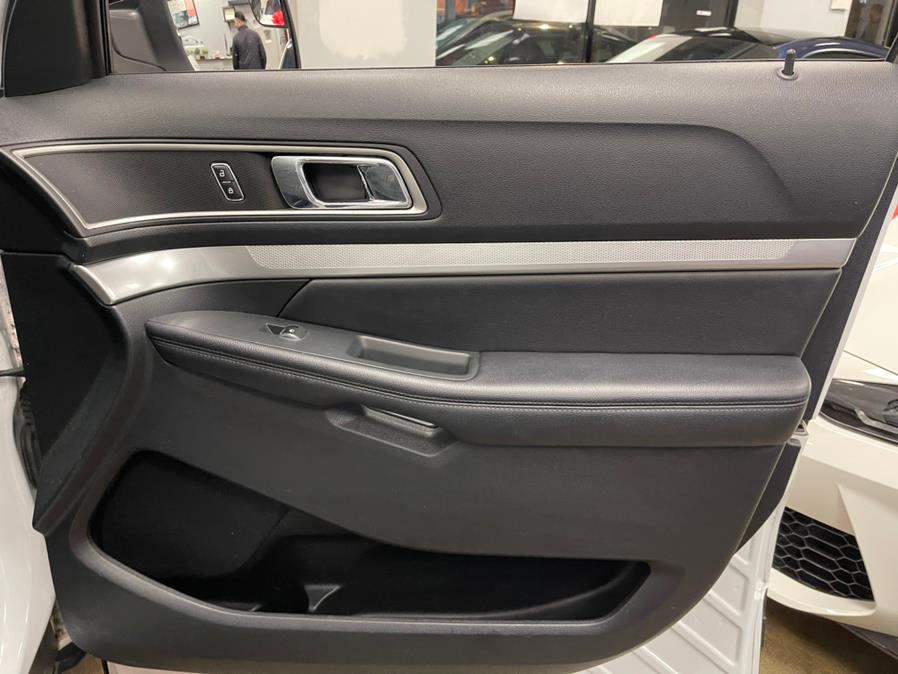 2016 Ford Explorer 4WD 4dr XLT, available for sale in Inwood, New York | 5 Towns Drive. Inwood, New York 2016 Ford Explorer 4WD 4dr XLT, available for sale in Inwood, New York | 5 Towns Drive. Inwood, New York