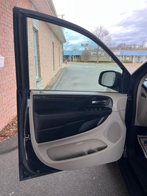 2014 Dodge Grand Caravan 4dr Wgn American Value Pkg, available for sale in New Britain, Connecticut | Supreme Automotive. New Britain, Connecticut 2014 Dodge Grand Caravan 4dr Wgn American Value Pkg, available for sale in New Britain, Connecticut | Supreme Automotive. New Britain, Connecticut