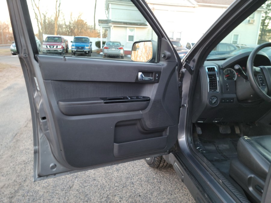 2011 Ford Escape 4WD 4dr Limited Leather & Sunroof, available for sale in East Windsor, Connecticut | Toro Auto. East Windsor, Connecticut 2011 Ford Escape 4WD 4dr Limited Leather & Sunroof, available for sale in East Windsor, Connecticut | Toro Auto. East Windsor, Connecticut