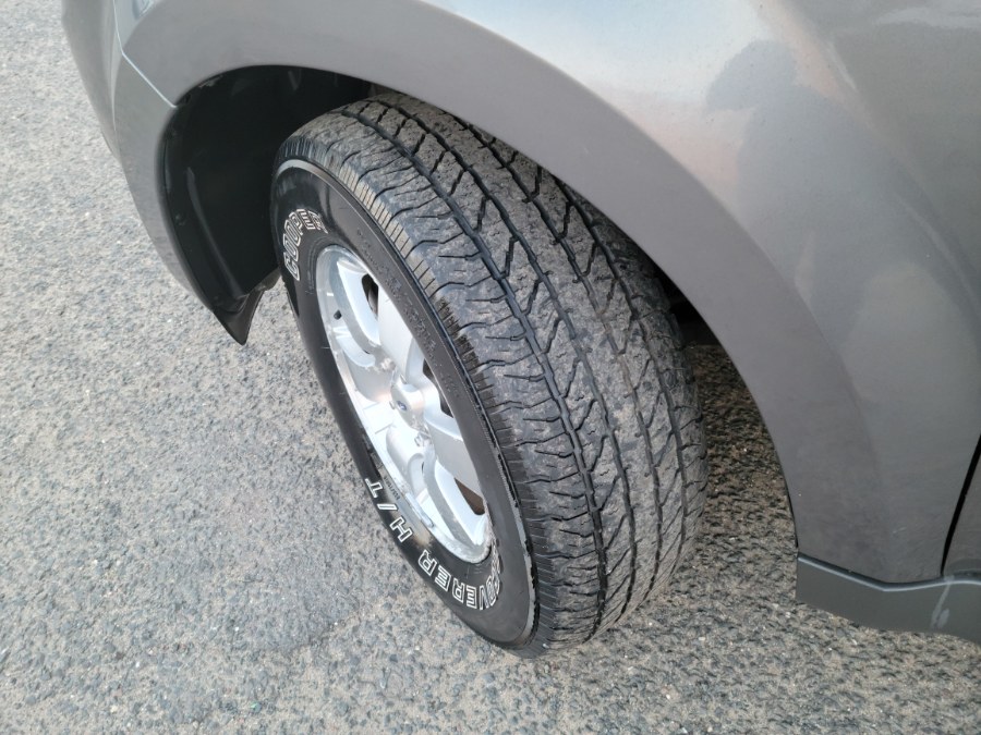 2011 Ford Escape 4WD 4dr Limited Leather & Sunroof, available for sale in East Windsor, Connecticut | Toro Auto. East Windsor, Connecticut 2011 Ford Escape 4WD 4dr Limited Leather & Sunroof, available for sale in East Windsor, Connecticut | Toro Auto. East Windsor, Connecticut