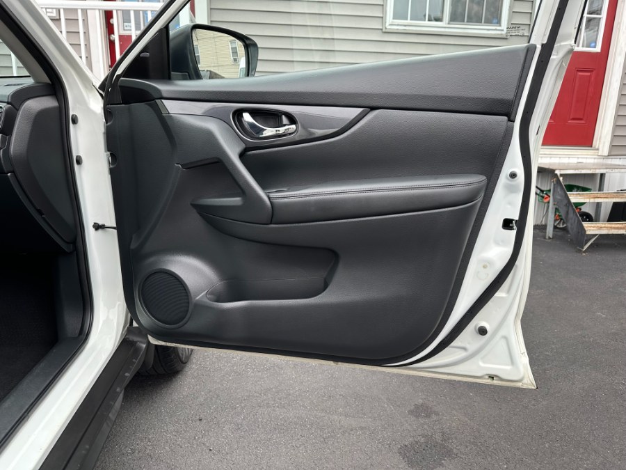 2017 Nissan Rogue AWD SV, available for sale in Paterson, New Jersey | DZ Automall. Paterson, New Jersey 2017 Nissan Rogue AWD SV, available for sale in Paterson, New Jersey | DZ Automall. Paterson, New Jersey