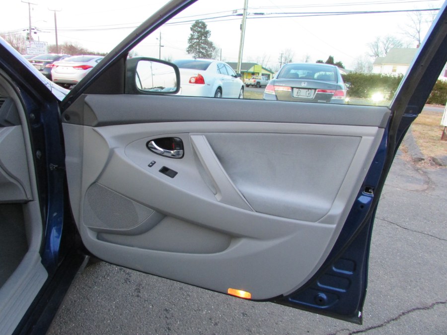 2007 Toyota Camry 4dr Sdn I4 Auto LE (Natl), available for sale in East Windsor, Connecticut | United Auto Sales of E Windsor, Inc. East Windsor, Connecticut 2007 Toyota Camry 4dr Sdn I4 Auto LE (Natl), available for sale in East Windsor, Connecticut | United Auto Sales of E Windsor, Inc. East Windsor, Connecticut