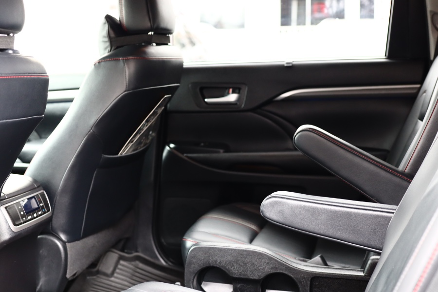 2019 Toyota Highlander SE V6 AWD (Natl), available for sale in Jamaica, New York | Hillside Auto Mall Inc.. Jamaica, New York 2019 Toyota Highlander SE V6 AWD (Natl), available for sale in Jamaica, New York | Hillside Auto Mall Inc.. Jamaica, New York