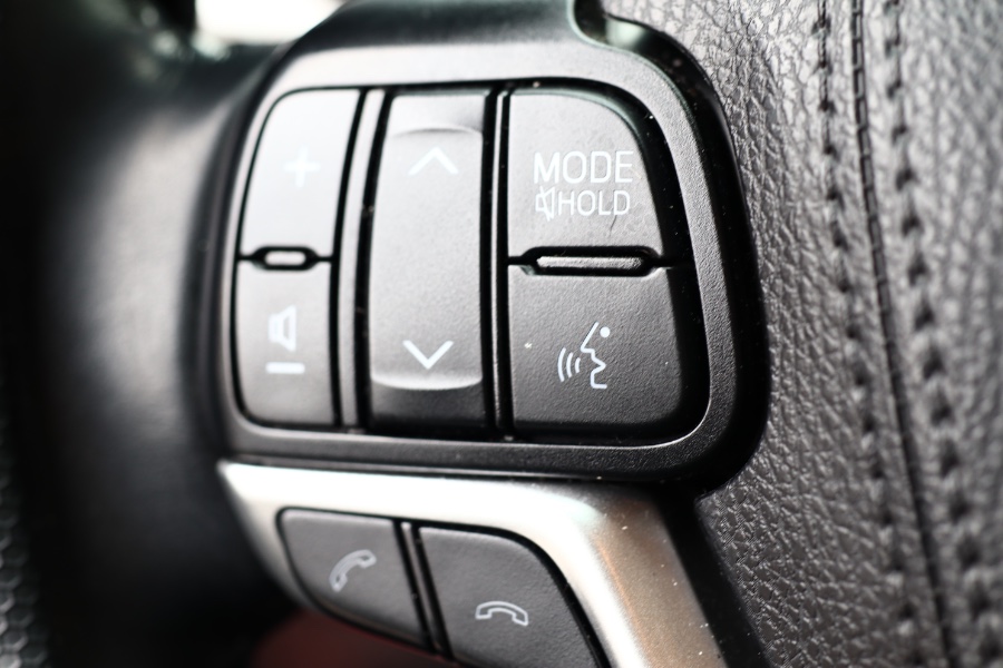 2019 Toyota Highlander SE V6 AWD (Natl), available for sale in Jamaica, New York | Hillside Auto Mall Inc.. Jamaica, New York 2019 Toyota Highlander SE V6 AWD (Natl), available for sale in Jamaica, New York | Hillside Auto Mall Inc.. Jamaica, New York