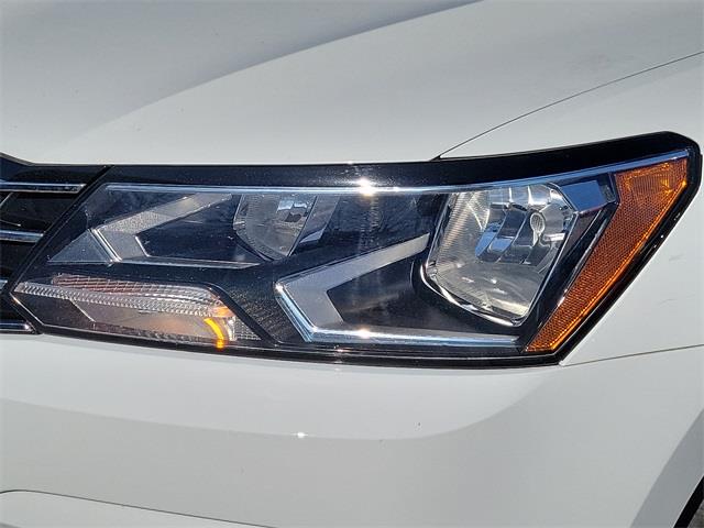 2016 Volkswagen Passat 1.8T SE, available for sale in Stratford, Connecticut | Wiz Leasing Inc. Stratford, Connecticut 2016 Volkswagen Passat 1.8T SE, available for sale in Stratford, Connecticut | Wiz Leasing Inc. Stratford, Connecticut
