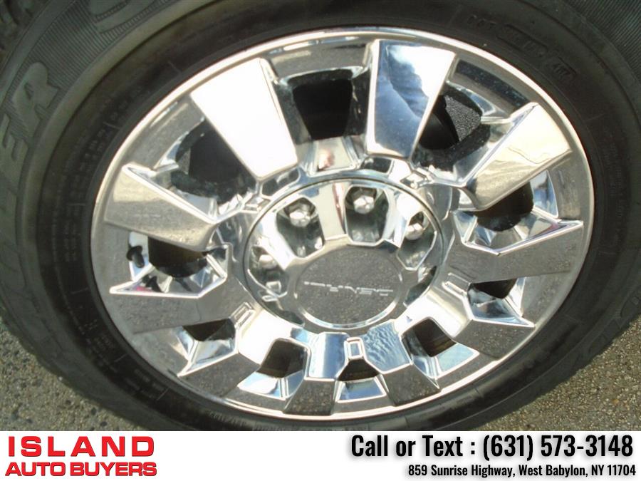 2017 GMC Sierra 2500hd Denali 4x4 4dr Crew Cab SB, available for sale in West Babylon, New York | Island Auto Buyers. West Babylon, New York 2017 GMC Sierra 2500hd Denali 4x4 4dr Crew Cab SB, available for sale in West Babylon, New York | Island Auto Buyers. West Babylon, New York