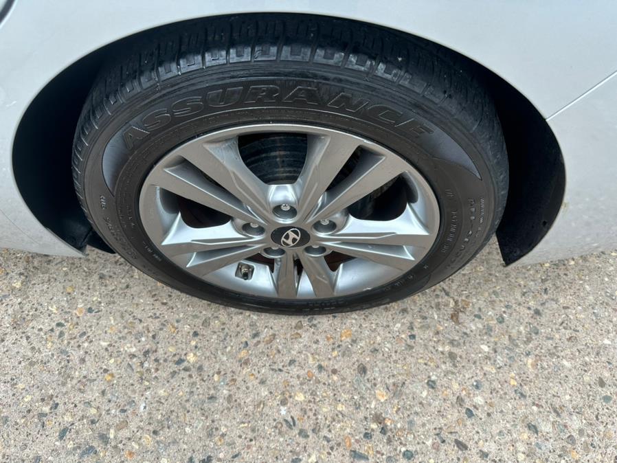2017 Hyundai Elantra SE 2.0L Auto PZEV (Ulsan) *Ltd Avail*, available for sale in Manchester, Connecticut | Carsonmain LLC. Manchester, Connecticut 2017 Hyundai Elantra SE 2.0L Auto PZEV (Ulsan) *Ltd Avail*, available for sale in Manchester, Connecticut | Carsonmain LLC. Manchester, Connecticut