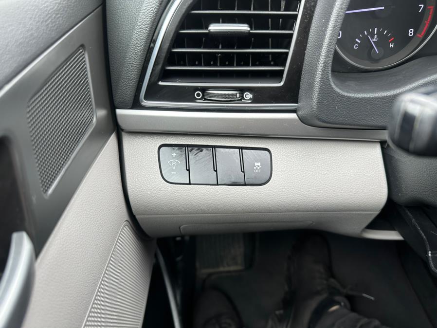 2017 Hyundai Elantra SE 2.0L Auto PZEV (Ulsan) *Ltd Avail*, available for sale in Manchester, Connecticut | Carsonmain LLC. Manchester, Connecticut 2017 Hyundai Elantra SE 2.0L Auto PZEV (Ulsan) *Ltd Avail*, available for sale in Manchester, Connecticut | Carsonmain LLC. Manchester, Connecticut