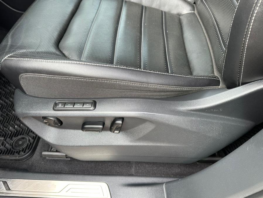 2018 Volkswagen Atlas 3.6L V6 SEL Premium 4MOTION, available for sale in South Windsor, Connecticut | Mike And Tony Auto Sales, Inc. South Windsor, Connecticut 2018 Volkswagen Atlas 3.6L V6 SEL Premium 4MOTION, available for sale in South Windsor, Connecticut | Mike And Tony Auto Sales, Inc. South Windsor, Connecticut