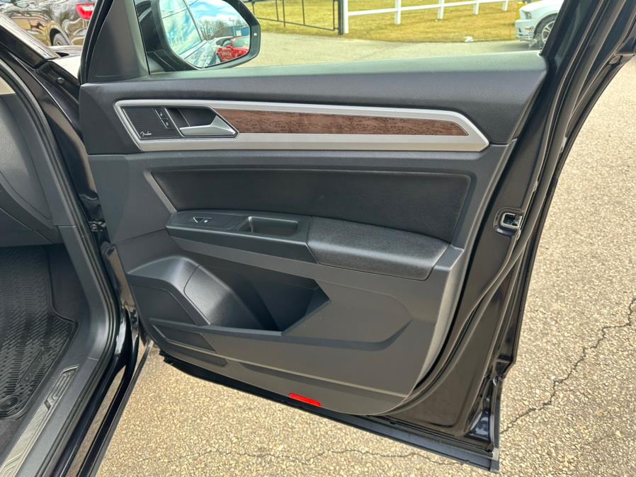 2018 Volkswagen Atlas 3.6L V6 SEL Premium 4MOTION, available for sale in South Windsor, Connecticut | Mike And Tony Auto Sales, Inc. South Windsor, Connecticut 2018 Volkswagen Atlas 3.6L V6 SEL Premium 4MOTION, available for sale in South Windsor, Connecticut | Mike And Tony Auto Sales, Inc. South Windsor, Connecticut