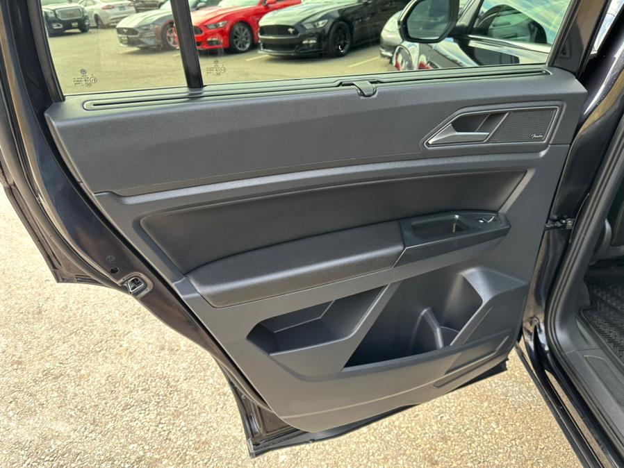 2018 Volkswagen Atlas 3.6L V6 SEL Premium 4MOTION, available for sale in South Windsor, Connecticut | Mike And Tony Auto Sales, Inc. South Windsor, Connecticut 2018 Volkswagen Atlas 3.6L V6 SEL Premium 4MOTION, available for sale in South Windsor, Connecticut | Mike And Tony Auto Sales, Inc. South Windsor, Connecticut