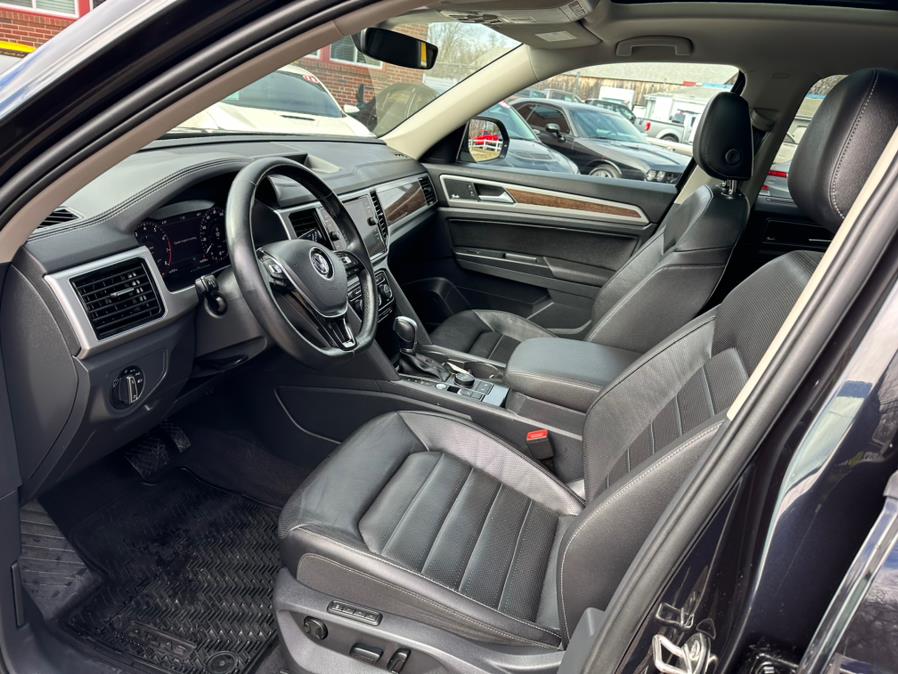 2018 Volkswagen Atlas 3.6L V6 SEL Premium 4MOTION, available for sale in South Windsor, Connecticut | Mike And Tony Auto Sales, Inc. South Windsor, Connecticut 2018 Volkswagen Atlas 3.6L V6 SEL Premium 4MOTION, available for sale in South Windsor, Connecticut | Mike And Tony Auto Sales, Inc. South Windsor, Connecticut