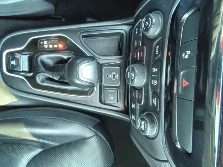 2020 Jeep Cherokee Limited FWD, available for sale in Irvington, New Jersey | NJ Used Cars Center. Irvington, New Jersey 2020 Jeep Cherokee Limited FWD, available for sale in Irvington, New Jersey | NJ Used Cars Center. Irvington, New Jersey