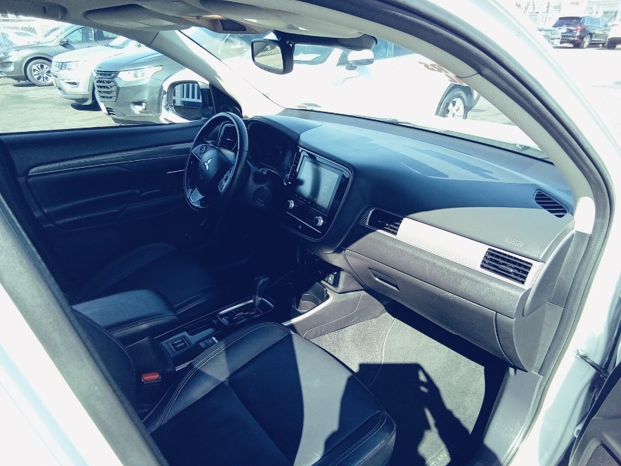 2020 Mitsubishi Outlander SE FWD, available for sale in Irvington, New Jersey | NJ Used Cars Center. Irvington, New Jersey 2020 Mitsubishi Outlander SE FWD, available for sale in Irvington, New Jersey | NJ Used Cars Center. Irvington, New Jersey