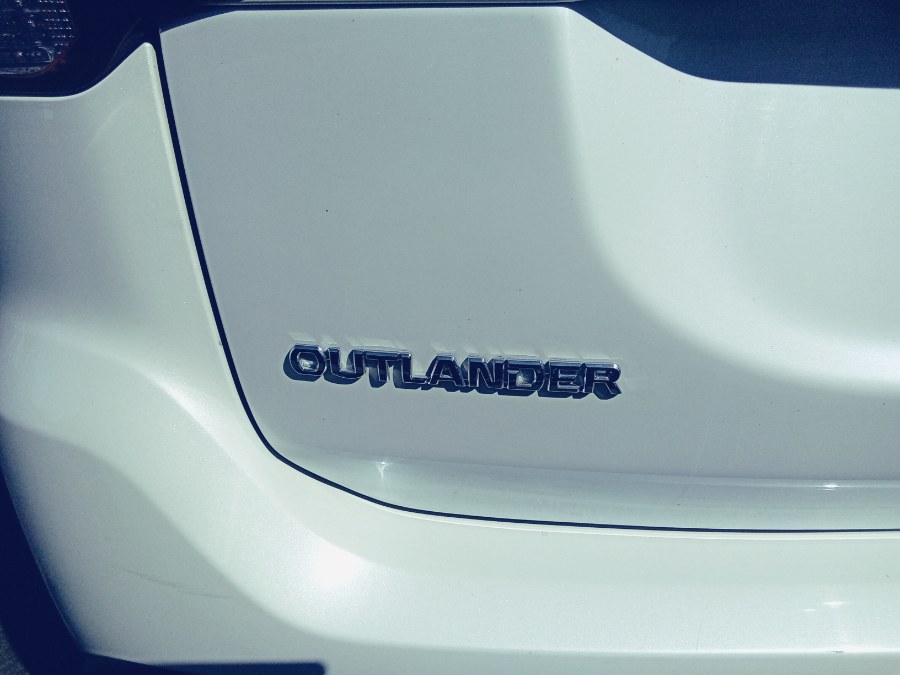 2020 Mitsubishi Outlander SE FWD, available for sale in Irvington, New Jersey | NJ Used Cars Center. Irvington, New Jersey 2020 Mitsubishi Outlander SE FWD, available for sale in Irvington, New Jersey | NJ Used Cars Center. Irvington, New Jersey