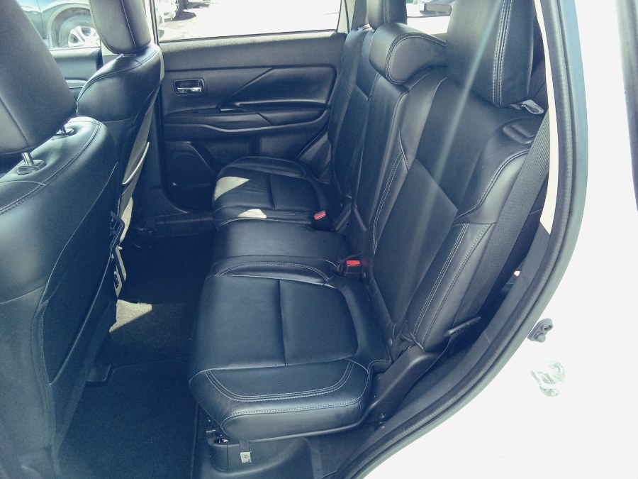 2020 Mitsubishi Outlander SE FWD, available for sale in Irvington, New Jersey | NJ Used Cars Center. Irvington, New Jersey 2020 Mitsubishi Outlander SE FWD, available for sale in Irvington, New Jersey | NJ Used Cars Center. Irvington, New Jersey
