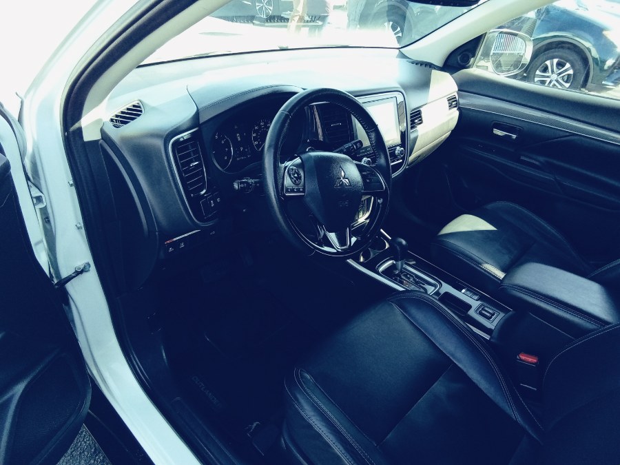 2020 Mitsubishi Outlander SE FWD, available for sale in Irvington, New Jersey | NJ Used Cars Center. Irvington, New Jersey 2020 Mitsubishi Outlander SE FWD, available for sale in Irvington, New Jersey | NJ Used Cars Center. Irvington, New Jersey