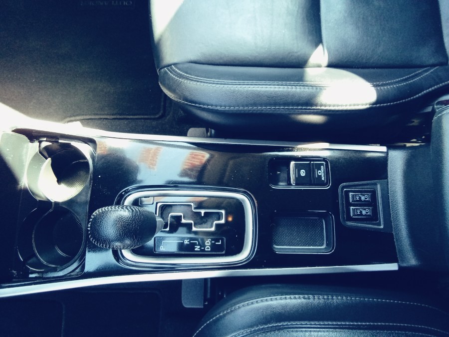2020 Mitsubishi Outlander SE FWD, available for sale in Irvington, New Jersey | NJ Used Cars Center. Irvington, New Jersey 2020 Mitsubishi Outlander SE FWD, available for sale in Irvington, New Jersey | NJ Used Cars Center. Irvington, New Jersey
