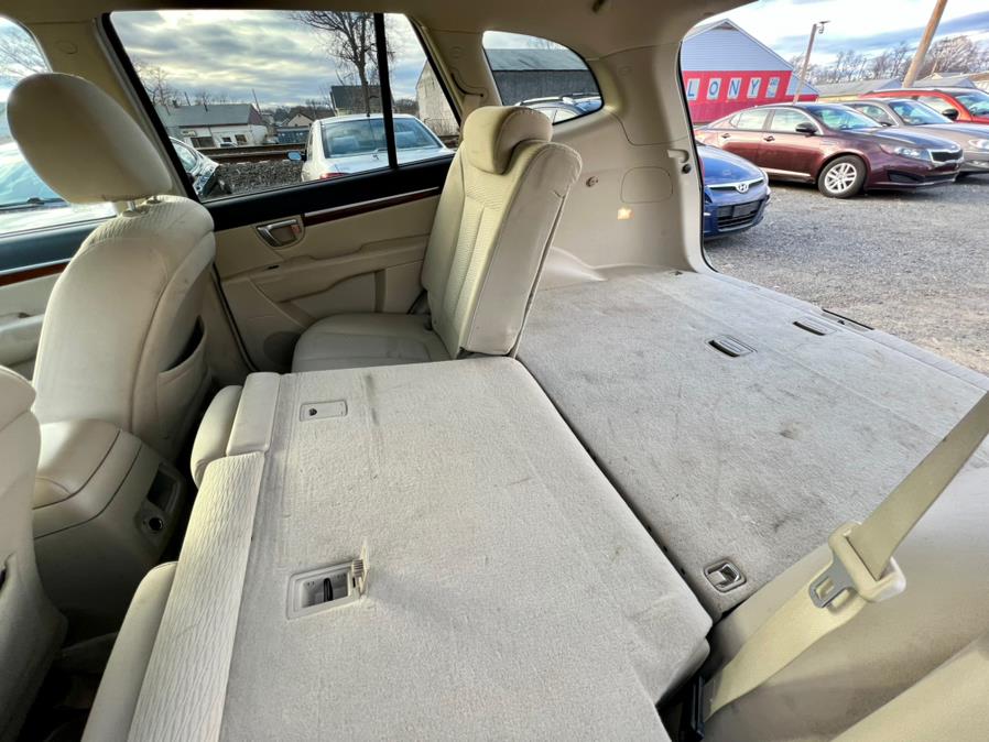 2007 Hyundai Santa Fe FWD 4dr Auto SE *Ltd Avail*, available for sale in Wallingford, Connecticut | Wallingford Auto Center LLC. Wallingford, Connecticut 2007 Hyundai Santa Fe FWD 4dr Auto SE *Ltd Avail*, available for sale in Wallingford, Connecticut | Wallingford Auto Center LLC. Wallingford, Connecticut