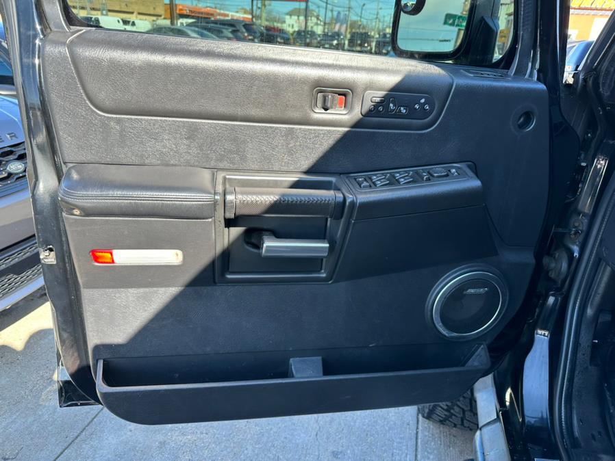 2006 HUMMER H2 4dr Wgn 4WD SUV, available for sale in Inwood, New York | 5 Towns Drive. Inwood, New York 2006 HUMMER H2 4dr Wgn 4WD SUV, available for sale in Inwood, New York | 5 Towns Drive. Inwood, New York