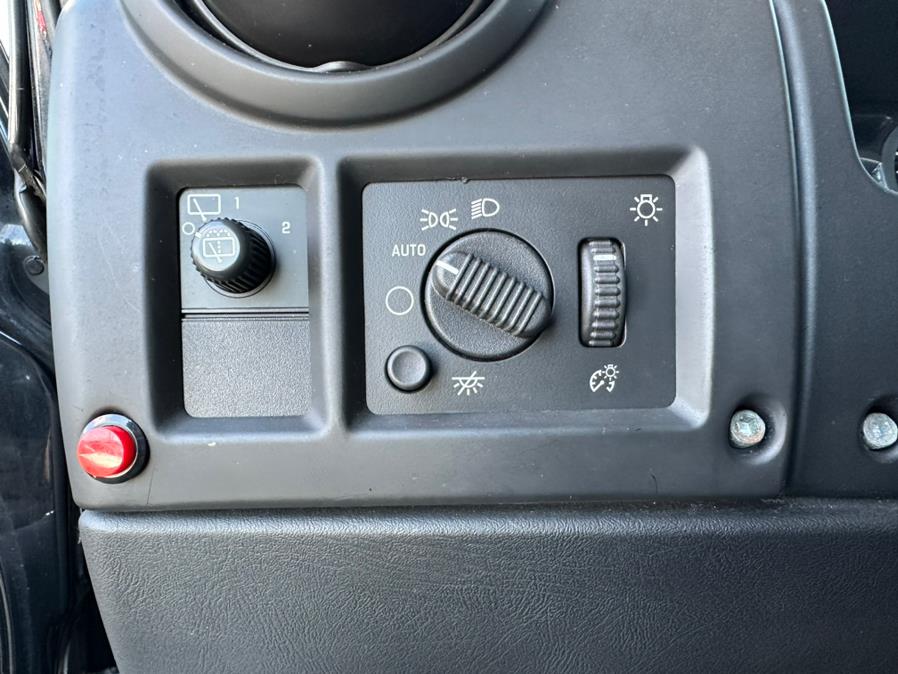 2006 HUMMER H2 4dr Wgn 4WD SUV, available for sale in Inwood, New York | 5 Towns Drive. Inwood, New York 2006 HUMMER H2 4dr Wgn 4WD SUV, available for sale in Inwood, New York | 5 Towns Drive. Inwood, New York