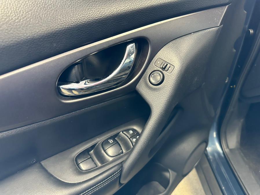 2016 Nissan Rogue AWD 4dr S, available for sale in Inwood, New York | 5 Towns Drive. Inwood, New York 2016 Nissan Rogue AWD 4dr S, available for sale in Inwood, New York | 5 Towns Drive. Inwood, New York