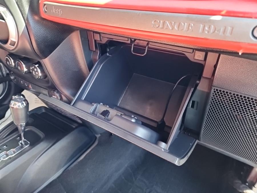 2016 Jeep Wrangler Unlimited 4WD 4dr Sport, available for sale in Islip, New York | L.I. Auto Gallery. Islip, New York 2016 Jeep Wrangler Unlimited 4WD 4dr Sport, available for sale in Islip, New York | L.I. Auto Gallery. Islip, New York