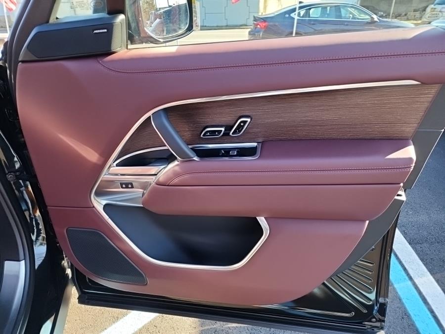 2023 Land Rover Range Rover P530 SE SWB, available for sale in Islip, New York | L.I. Auto Gallery. Islip, New York 2023 Land Rover Range Rover P530 SE SWB, available for sale in Islip, New York | L.I. Auto Gallery. Islip, New York