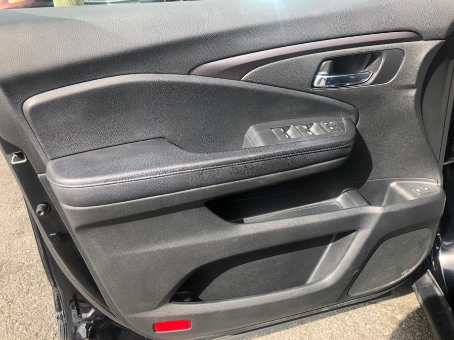 2017 Honda Pilot EX-L w/Navigation AWD, available for sale in Irvington, New Jersey | Elis Motors Corp. Irvington, New Jersey 2017 Honda Pilot EX-L w/Navigation AWD, available for sale in Irvington, New Jersey | Elis Motors Corp. Irvington, New Jersey
