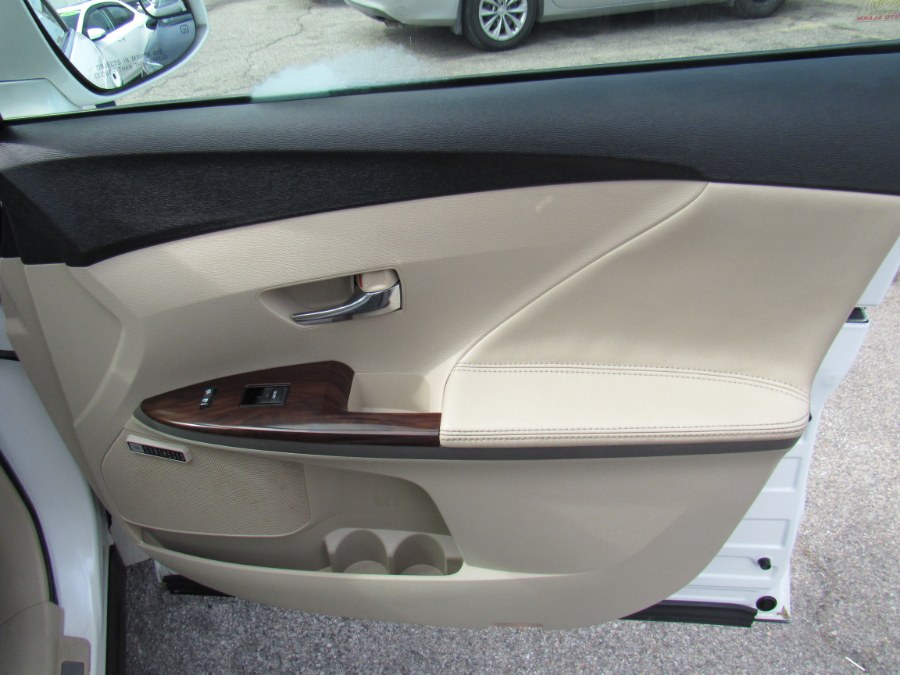 2013 Toyota Venza XLE, available for sale in Worcester, Massachusetts | Hilario's Auto Sales Inc.. Worcester, Massachusetts 2013 Toyota Venza XLE, available for sale in Worcester, Massachusetts | Hilario's Auto Sales Inc.. Worcester, Massachusetts