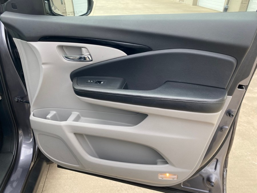2016 Honda Pilot AWD 4dr Elite w/RES & Navi, available for sale in West Springfield, Massachusetts | Union Street Auto Sales. West Springfield, Massachusetts 2016 Honda Pilot AWD 4dr Elite w/RES & Navi, available for sale in West Springfield, Massachusetts | Union Street Auto Sales. West Springfield, Massachusetts