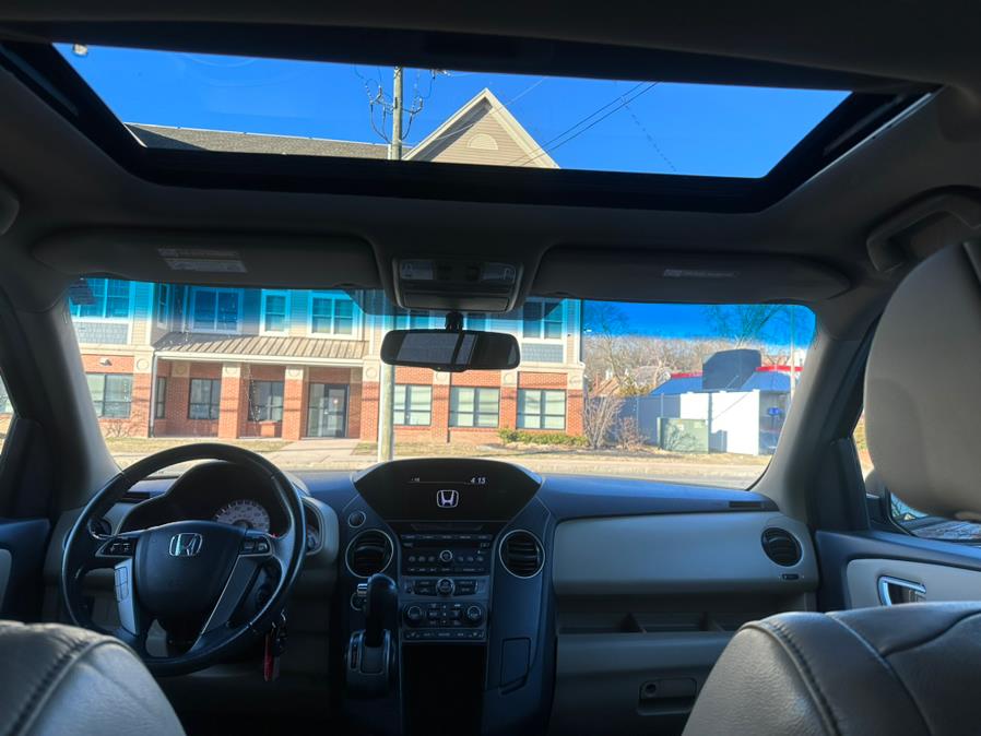2012 Honda Pilot 4WD 4dr EX-L, available for sale in Manchester, Connecticut | Carsonmain LLC. Manchester, Connecticut 2012 Honda Pilot 4WD 4dr EX-L, available for sale in Manchester, Connecticut | Carsonmain LLC. Manchester, Connecticut
