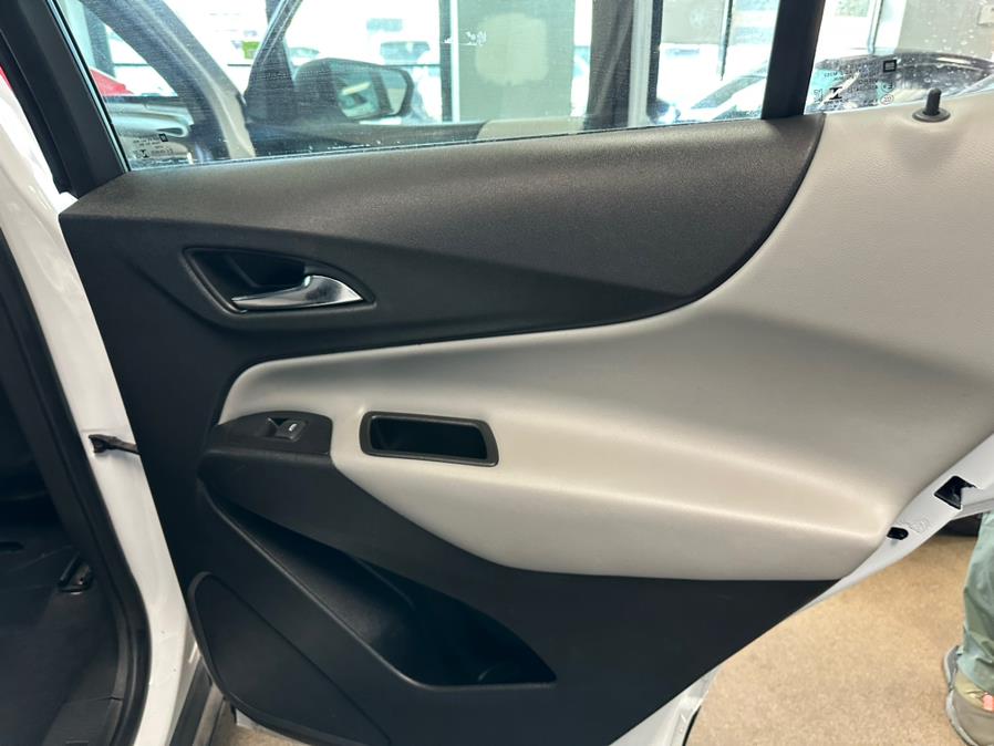 2020 Chevrolet Equinox FWD 4dr LS w/1LS, available for sale in Inwood, New York | 5 Towns Drive. Inwood, New York 2020 Chevrolet Equinox FWD 4dr LS w/1LS, available for sale in Inwood, New York | 5 Towns Drive. Inwood, New York