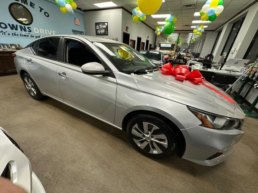 2019 Nissan Altima 2.5 S Sedan, available for sale in Inwood, New York | 5 Towns Drive. Inwood, New York 2019 Nissan Altima 2.5 S Sedan, available for sale in Inwood, New York | 5 Towns Drive. Inwood, New York