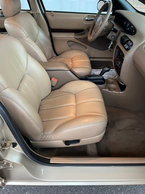 1999 Chrysler Cirrus 4dr Sdn LXi, available for sale in New Britain, Connecticut | Supreme Automotive. New Britain, Connecticut 1999 Chrysler Cirrus 4dr Sdn LXi, available for sale in New Britain, Connecticut | Supreme Automotive. New Britain, Connecticut