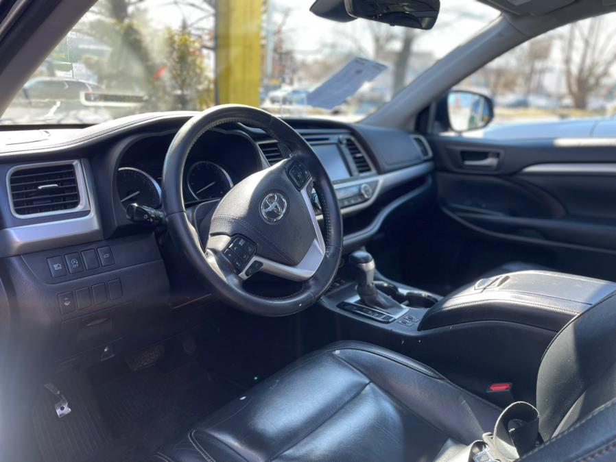 2017 Toyota Highlander XLE V6 AWD (Natl), available for sale in Elmont, New York | Sunrise of Elmont. Elmont, New York 2017 Toyota Highlander XLE V6 AWD (Natl), available for sale in Elmont, New York | Sunrise of Elmont. Elmont, New York