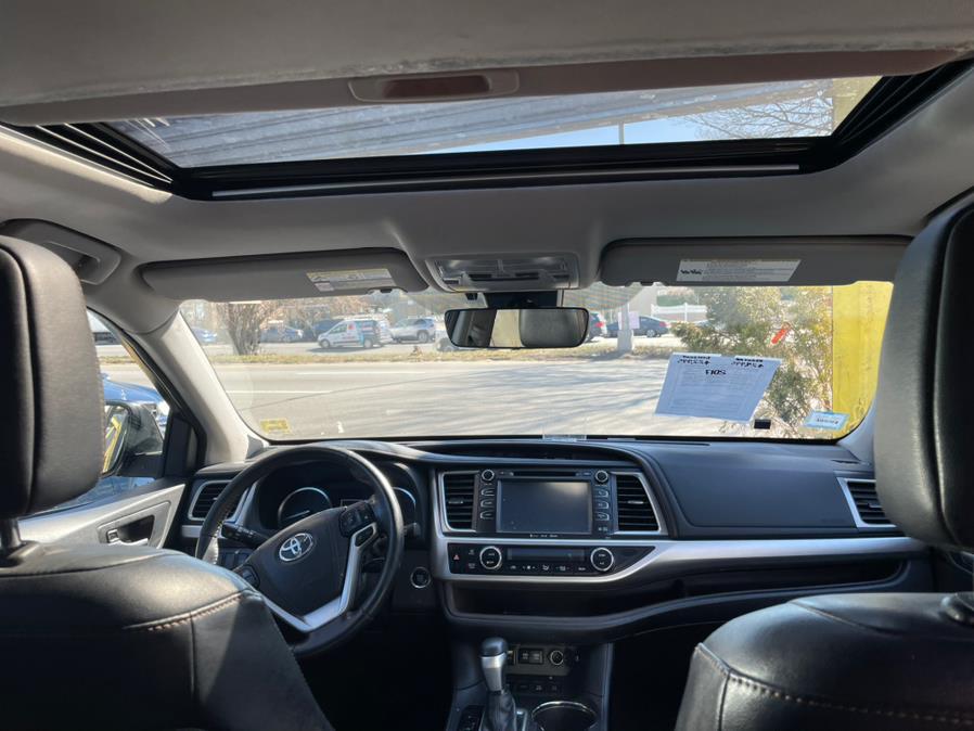 2017 Toyota Highlander XLE V6 AWD (Natl), available for sale in Elmont, New York | Sunrise of Elmont. Elmont, New York 2017 Toyota Highlander XLE V6 AWD (Natl), available for sale in Elmont, New York | Sunrise of Elmont. Elmont, New York