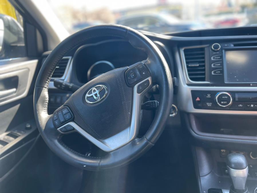 2017 Toyota Highlander XLE V6 AWD (Natl), available for sale in Elmont, New York | Sunrise of Elmont. Elmont, New York 2017 Toyota Highlander XLE V6 AWD (Natl), available for sale in Elmont, New York | Sunrise of Elmont. Elmont, New York