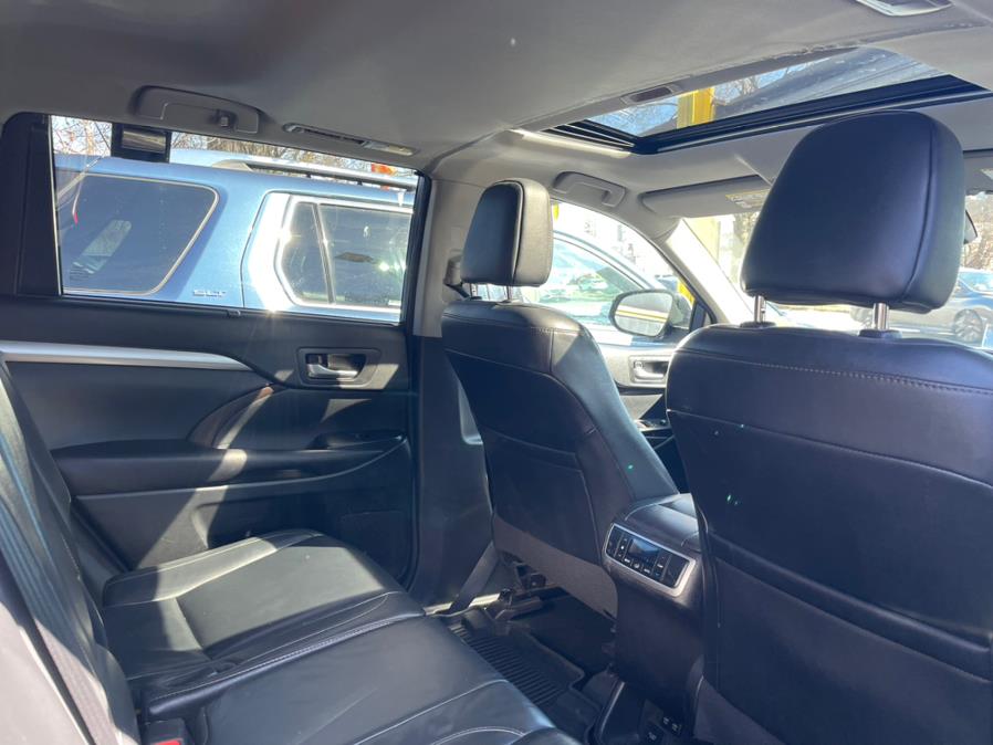 2017 Toyota Highlander XLE V6 AWD (Natl), available for sale in Elmont, New York | Sunrise of Elmont. Elmont, New York 2017 Toyota Highlander XLE V6 AWD (Natl), available for sale in Elmont, New York | Sunrise of Elmont. Elmont, New York