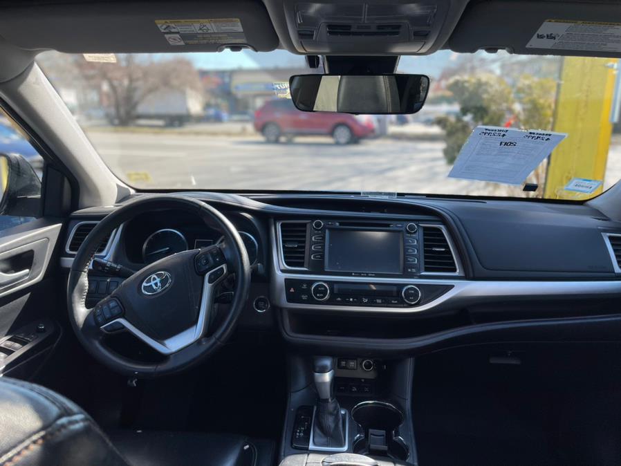 2017 Toyota Highlander XLE V6 AWD (Natl), available for sale in Elmont, New York | Sunrise of Elmont. Elmont, New York 2017 Toyota Highlander XLE V6 AWD (Natl), available for sale in Elmont, New York | Sunrise of Elmont. Elmont, New York