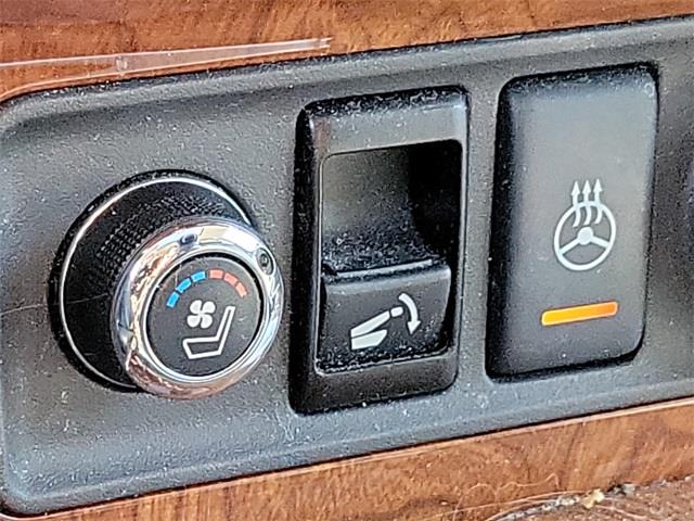 2015 Infiniti Qx80 Base, available for sale in Stratford, Connecticut | Wiz Leasing Inc. Stratford, Connecticut 2015 Infiniti Qx80 Base, available for sale in Stratford, Connecticut | Wiz Leasing Inc. Stratford, Connecticut