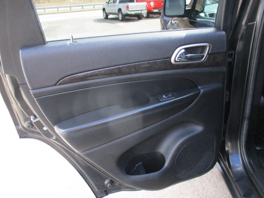 2013 Jeep Grand Cherokee 4WD 4dr Laredo, available for sale in Meriden, Connecticut | Cos Central Auto. Meriden, Connecticut 2013 Jeep Grand Cherokee 4WD 4dr Laredo, available for sale in Meriden, Connecticut | Cos Central Auto. Meriden, Connecticut