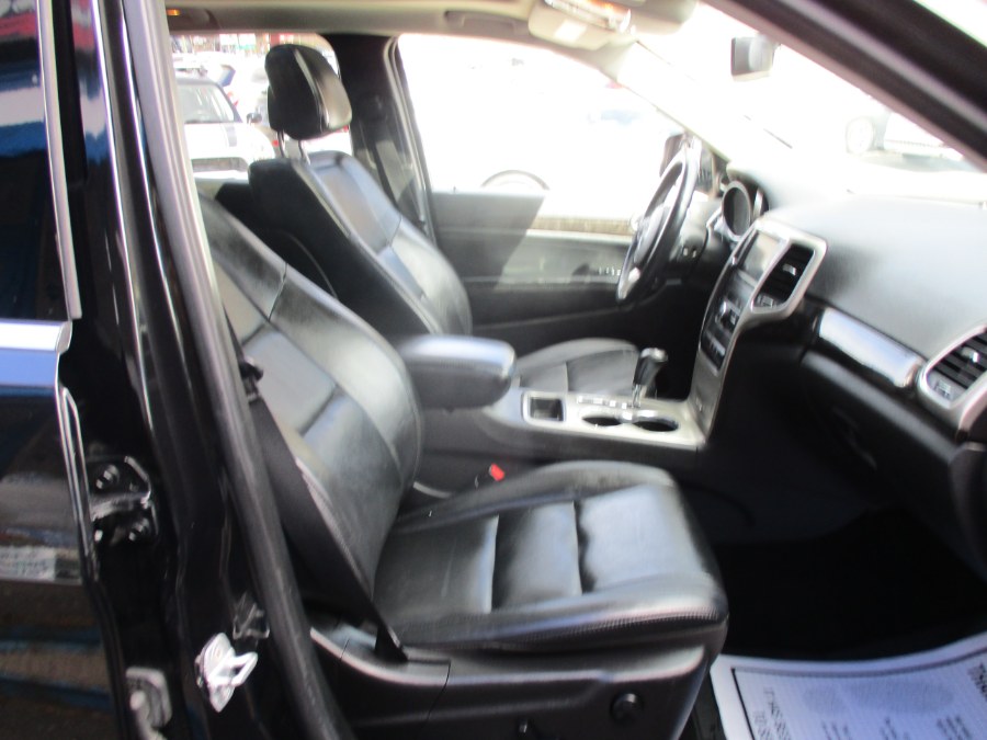 2013 Jeep Grand Cherokee 4WD 4dr Laredo, available for sale in Meriden, Connecticut | Cos Central Auto. Meriden, Connecticut 2013 Jeep Grand Cherokee 4WD 4dr Laredo, available for sale in Meriden, Connecticut | Cos Central Auto. Meriden, Connecticut