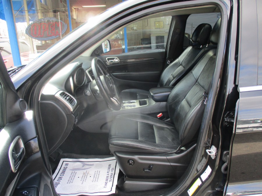 2013 Jeep Grand Cherokee 4WD 4dr Laredo, available for sale in Meriden, Connecticut | Cos Central Auto. Meriden, Connecticut 2013 Jeep Grand Cherokee 4WD 4dr Laredo, available for sale in Meriden, Connecticut | Cos Central Auto. Meriden, Connecticut
