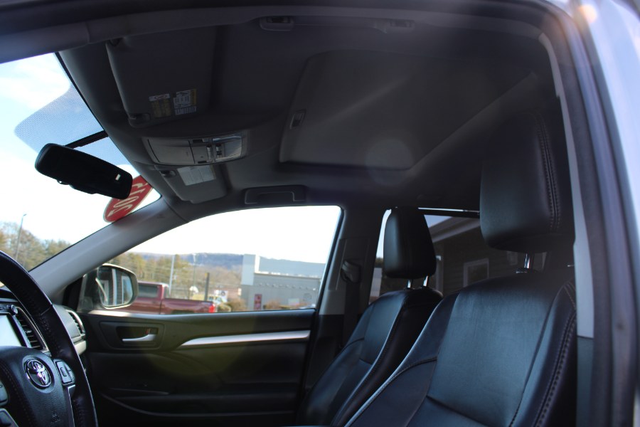 2015 Toyota Highlander AWD 4dr V6 XLE (Natl), available for sale in Plantsville, Connecticut | Auto House of Luxury. Plantsville, Connecticut 2015 Toyota Highlander AWD 4dr V6 XLE (Natl), available for sale in Plantsville, Connecticut | Auto House of Luxury. Plantsville, Connecticut