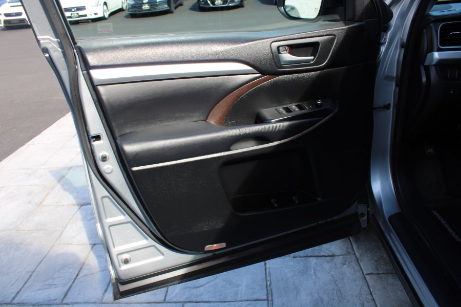 2015 Toyota Highlander AWD 4dr V6 XLE (Natl), available for sale in Plantsville, Connecticut | Auto House of Luxury. Plantsville, Connecticut 2015 Toyota Highlander AWD 4dr V6 XLE (Natl), available for sale in Plantsville, Connecticut | Auto House of Luxury. Plantsville, Connecticut